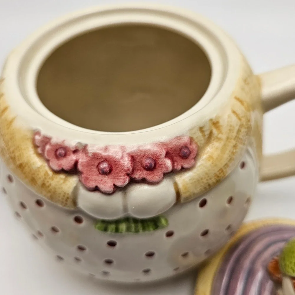 1992 H&HD Teapot Woman Figurine Lid Ceramic Made in‎ Mexico Collectible